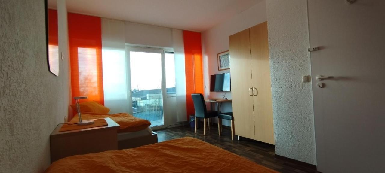 Gaststaette Zur Tribuene Aparthotel Пфунгщад Екстериор снимка