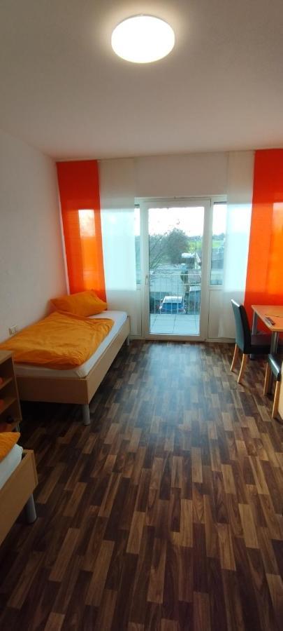 Gaststaette Zur Tribuene Aparthotel Пфунгщад Екстериор снимка