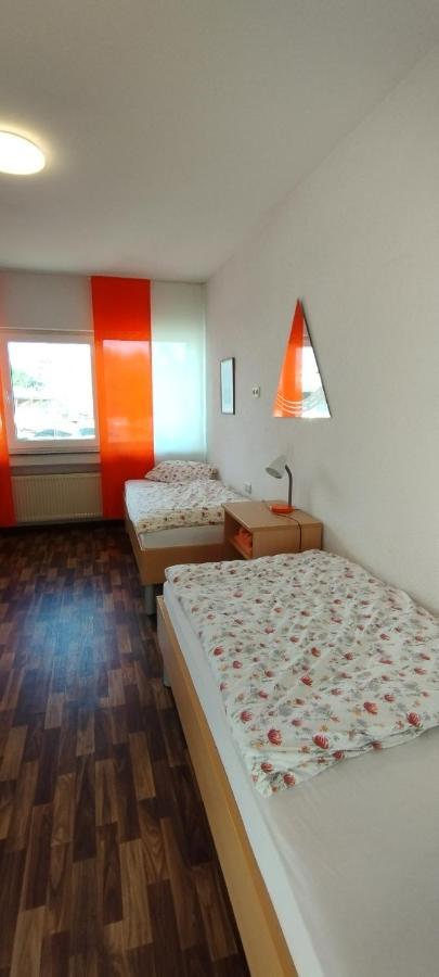 Gaststaette Zur Tribuene Aparthotel Пфунгщад Екстериор снимка